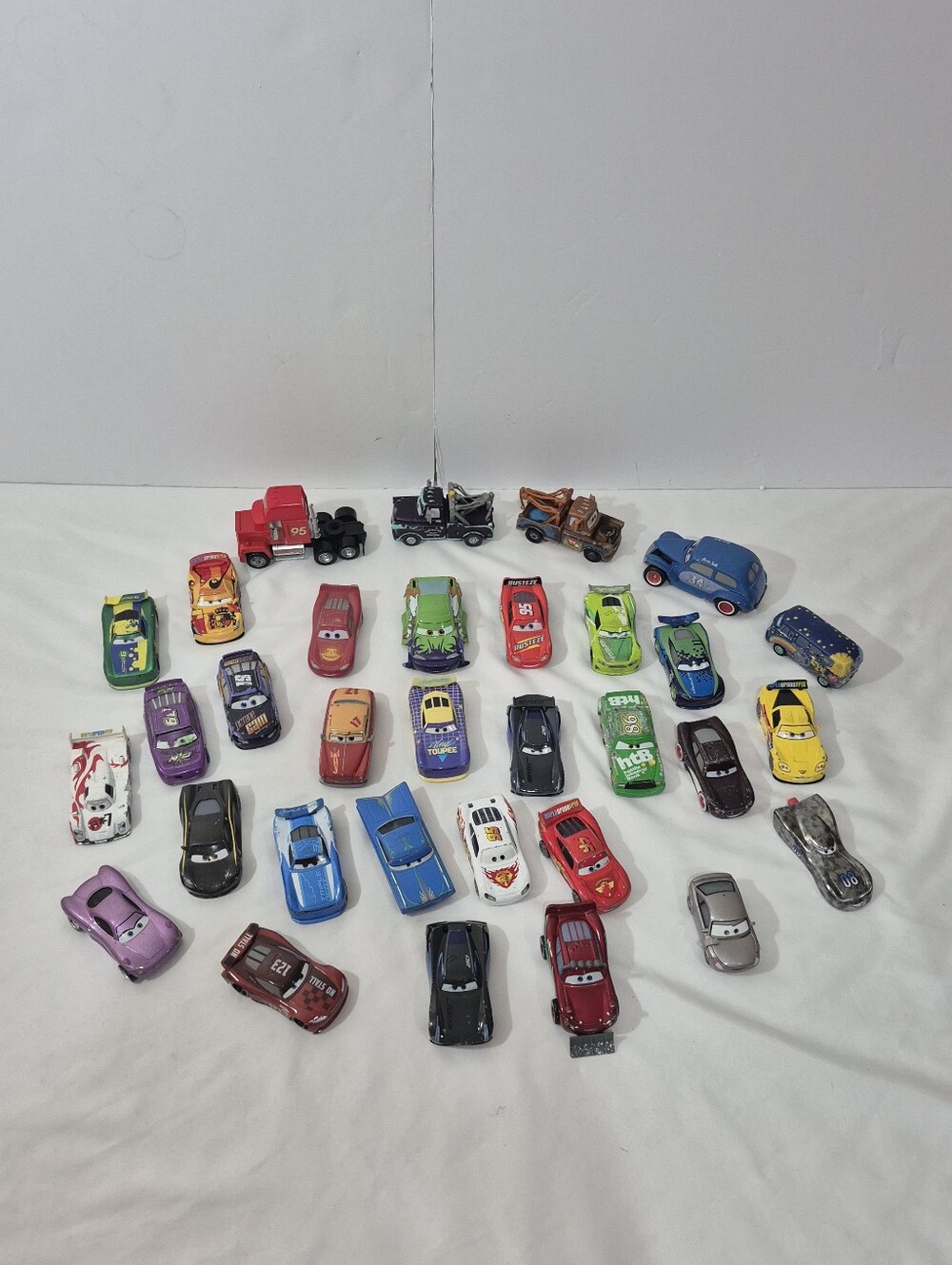 Lot Of 32 DISNEY PIXAR CARS